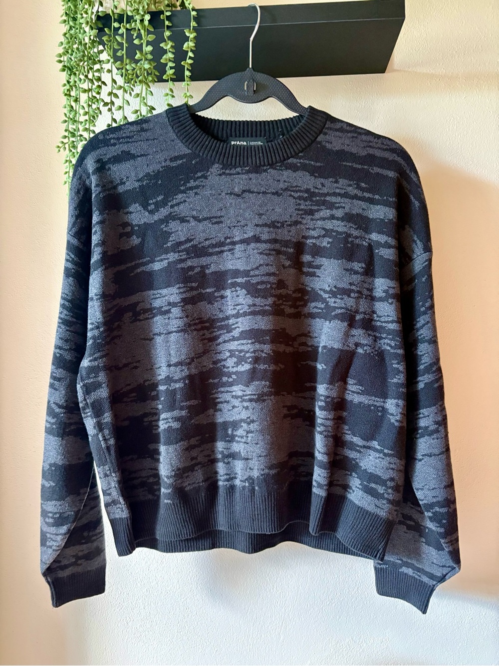 Prana Women’s Black & Gray Patterned Crewneck Sweater
